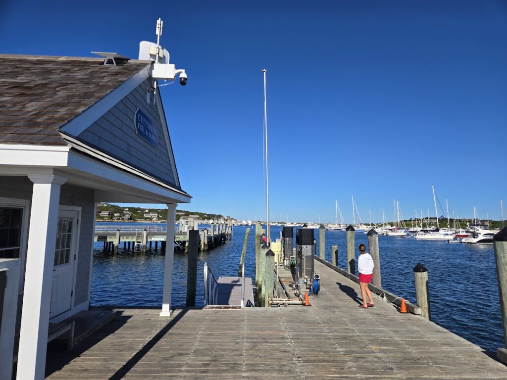cuttyhunk fuel dock and market